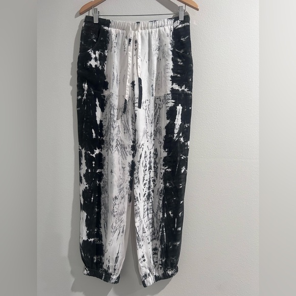 R.G.Kane Pants - RG Kane Tie-Dye Jogger Pants
Black/White Size L
